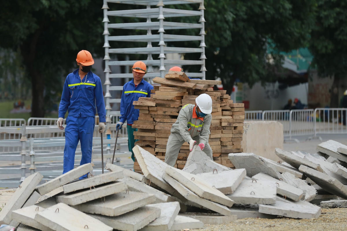 Cả nước sẽ có gần 13 triệu người lao động được nhận hỗ trợ từ gói 38 nghìn tỷ đồng. Ảnh: Quang Vinh.