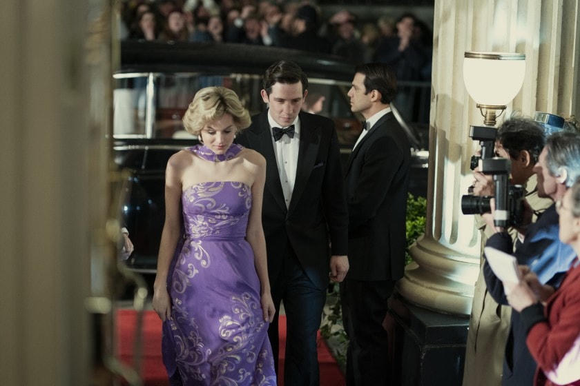 Công nương Diana (Emma Corrin) và Thái tử Charles (Josh O'Connor) trong "The Crown."  
