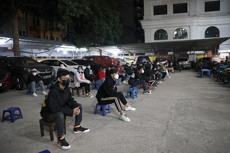 Rất đông “quái xế” bị bắt giữ tại phường Xuân La. 
