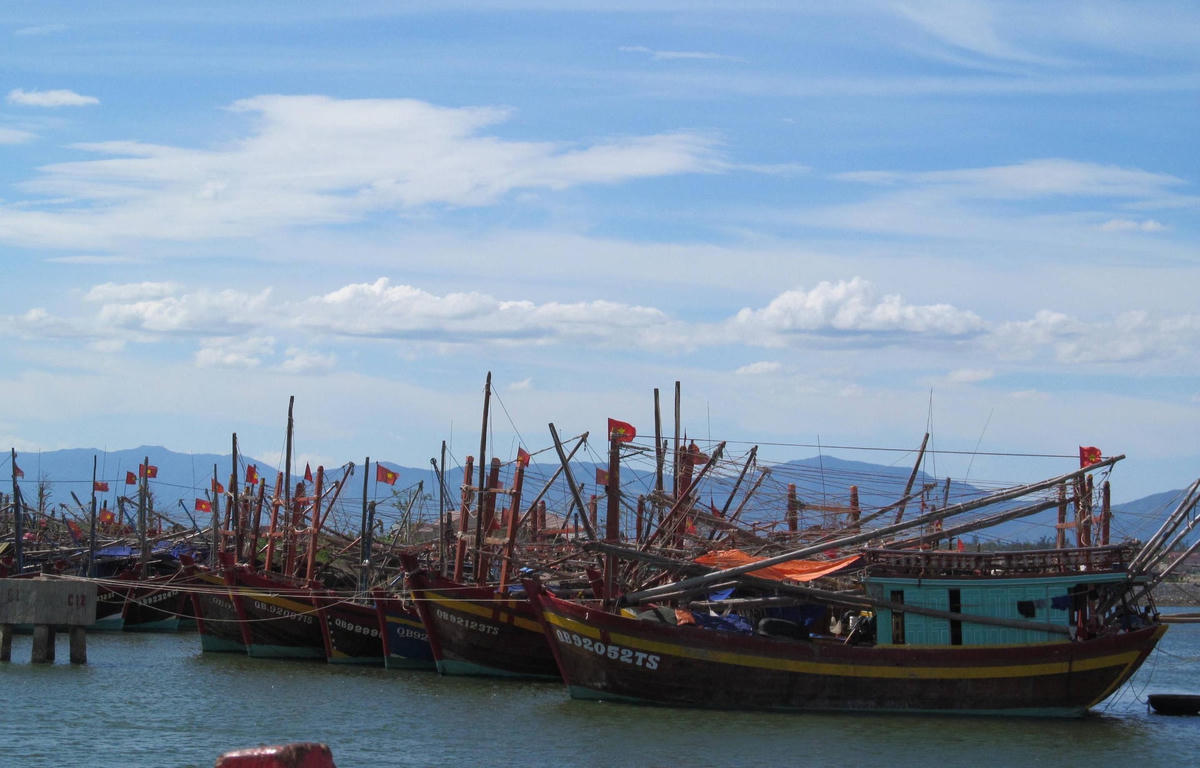 Tàu thuyền neo đậu tránh trú bão số 5 ở Khu neo đậu cửa Gianh.