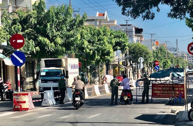 Tất cả mọi người dân Nha Trang đi ra đường đều phải có giấy xét nghiệm âm tính