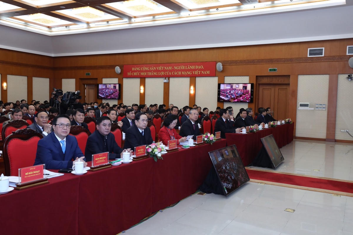Các đồng chí lãnh đạo Đảng, Nhà nước, MTTQ Việt Nam tham dự hội nghị