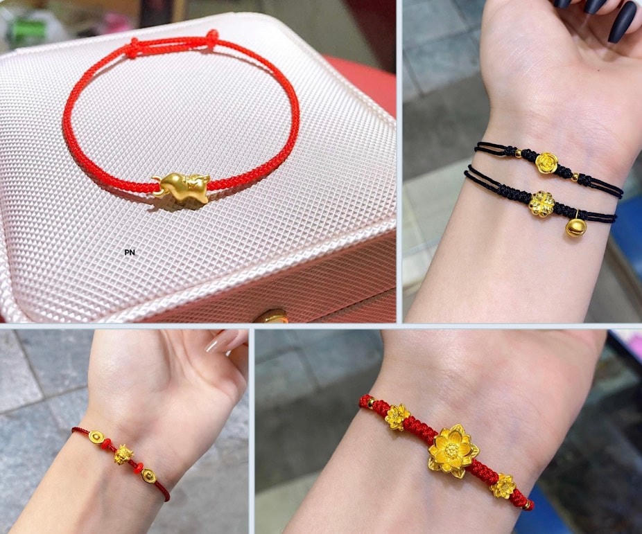 Các charm vàng đang được rao bán nhân ngày vía Thần tài. Nguồn: FB.