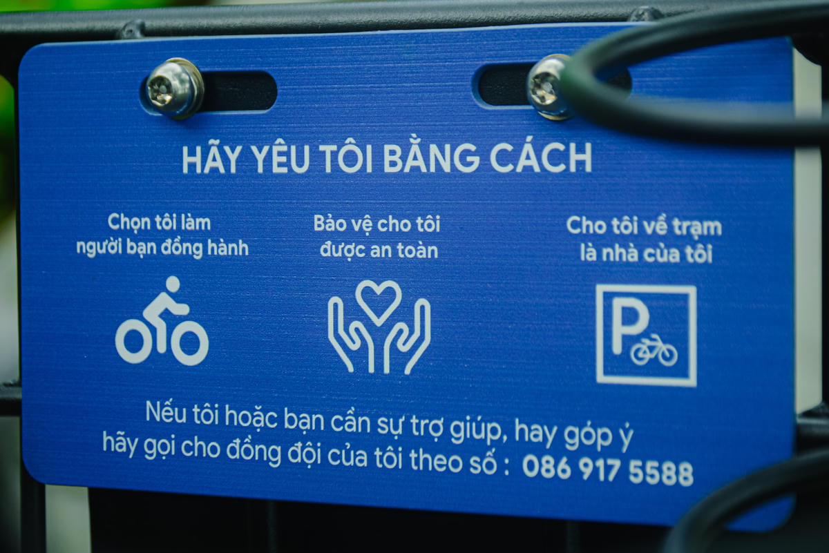 Chị Đinh Thị Minh Nguyệt, Trung Kính, Cầu Giấy cho biết: “Sau khi được trải nghiệm tôi cảm thấy khá dễ chịu, ngay từ việc chỉnh ghế ngồi, chỗ cài điện thoại, chỗ để nước cũng đều có trên xe. Đặc biệt, chiếc xe có màu xanh chủ đạo, nổi bật, vì vậy, vào dịp cuối tuần dủ thêm một vài người bạn đi ăn sáng hay uống cafe nhìn sẽ rất đẹp”.