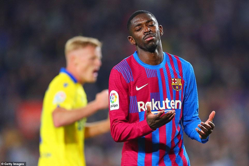 Dembele có trận đấu đầy nhạt nhòa trên hàng công (Ảnh: GI).