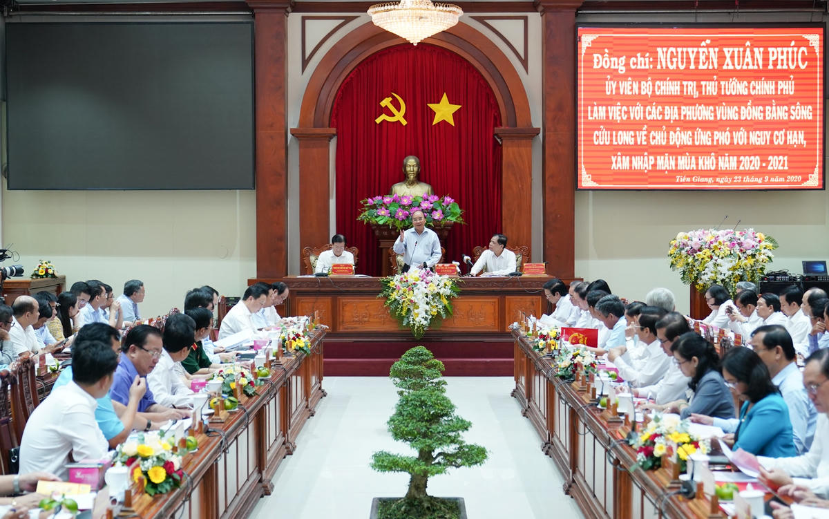Toàn cảnh buổi làm việc. Ảnh: VGP/Quang HiếuCùng dự cuộc làm việc có Phó Thủ tướng Trịnh Đình Dũng, lãnh đạo một số bộ, ngành và 13 tỉnh, thành phố ĐBSCL.