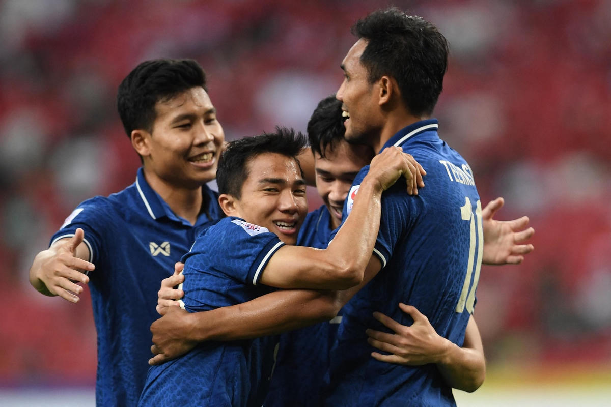 Niềm vui của các tuyển thủ Thái Lan khi thắng Indonesia ở chung kết AFF Cup 2020.