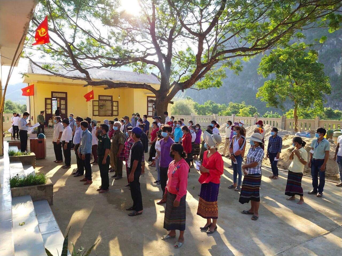 Ủy ban Bầu cử địa phương phổ biến quy định về bầu cử.