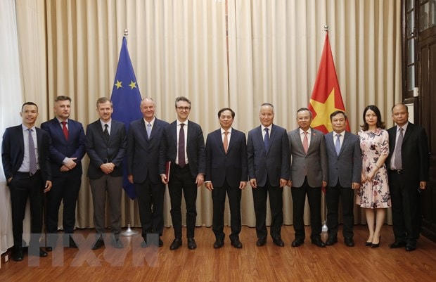 Trao các công hàm thông báo việc Việt Nam phê chuẩn EVFTA, EVIPA