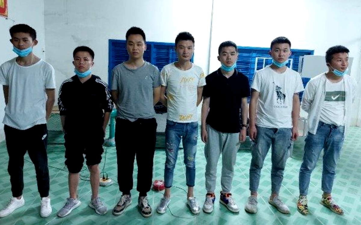 Ngày 19/3 tổ công tác phòng chống dịch Covid-19 số 12 phát hiện 7 thanh niên Trung Quốc chuẩn bị xuất cảnh trái phép.