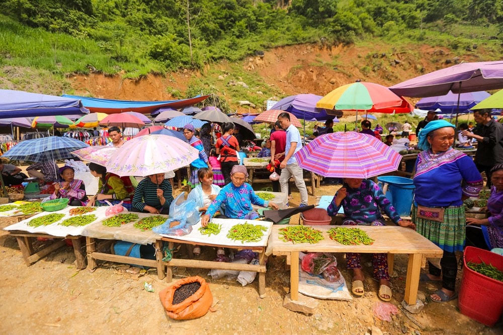 Đặc biệt đây là phiên chợ không thể thiếu đối với đồng bào các dân tộc thiểu số tại vùng huyện Si Ma Cai, Lào Cai. (Ảnh: Minh Sơn/Vietnam+).