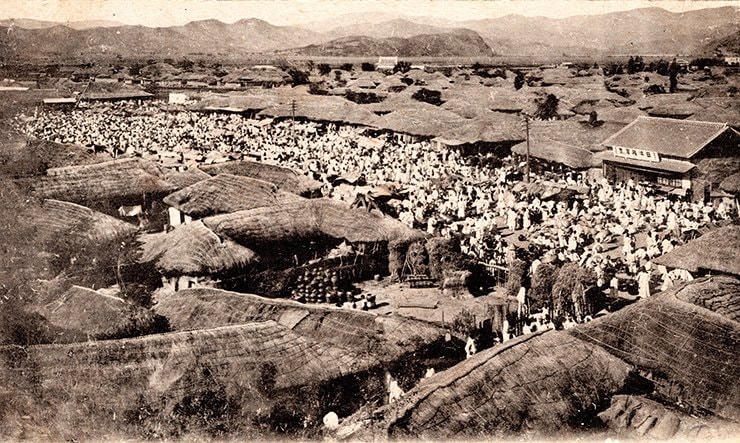 Chợ Daegu vào đầu thế kỷ 20. Ảnh: Korea Times.