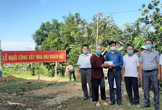 Khởi công xây dựng nhà đại đoàn kết cho hộ nghèo, thôn Hòa Bình, xã Mỹ Đức, huyện Đạ Tẻh. 