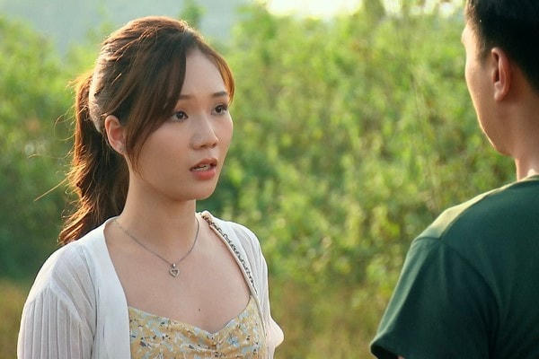 Ngọc Anh vấp phải nhiều ý kiến trái chiều khi lựa chọn trang phục cho nhân vật của mình. 