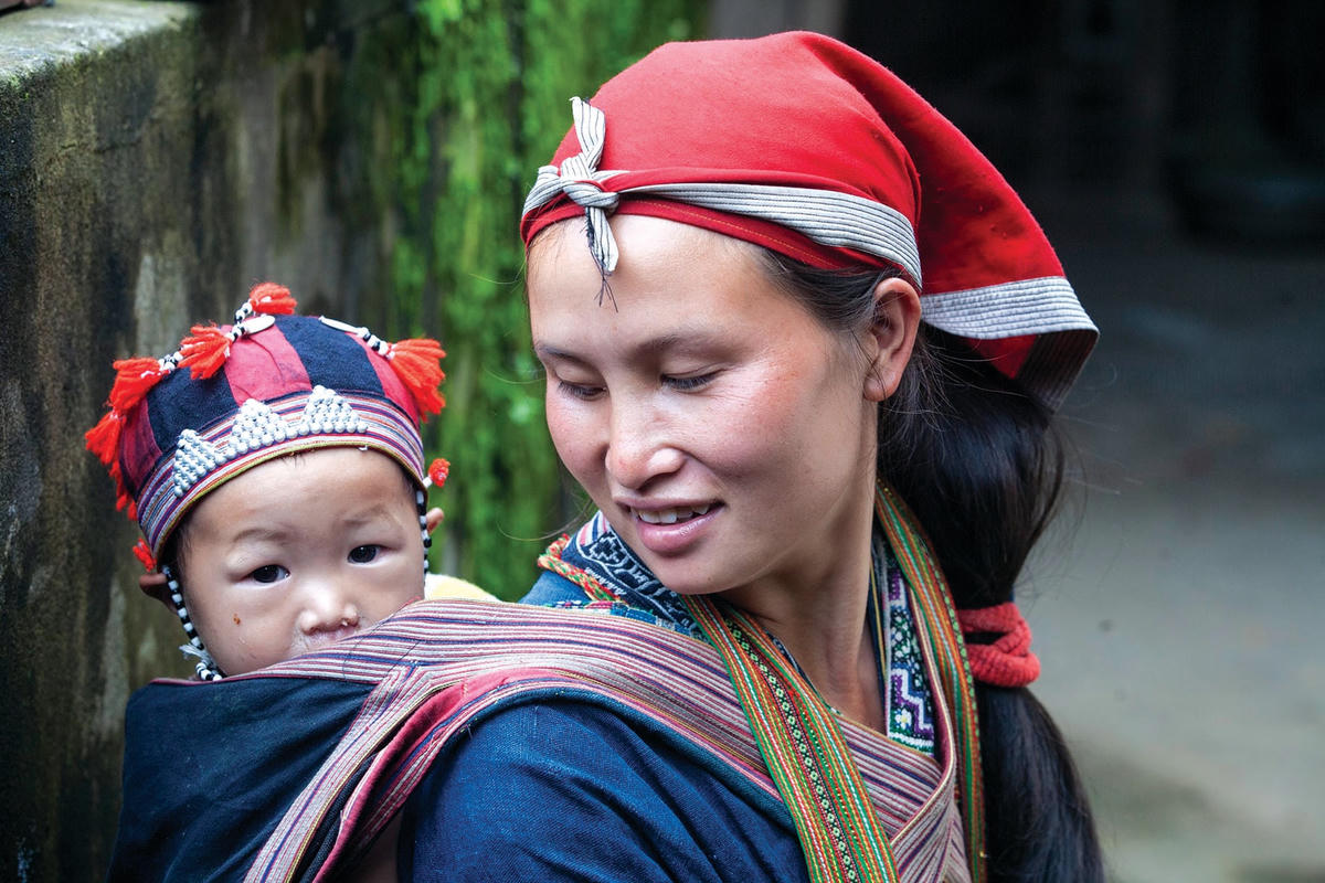Trẻ em cũng có trang phục riêng.
