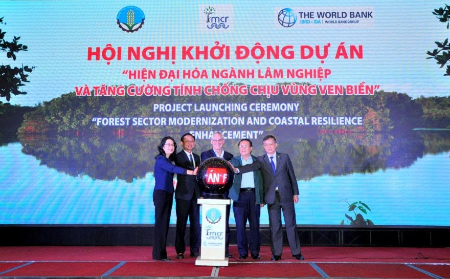 Phó Tổng Giám đốc Agribank Nguyễn Thị Phượng tại Hội nghị khởi động dự án "Hiện đại hóa ngành Lâm nghiệp và tăng cường tính chống chịu vùng ven biển".