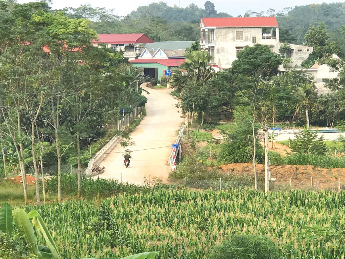 Con đường bê tông để lại những dấu ấn kỷ niệm của anh Trần Xuân Anh.  