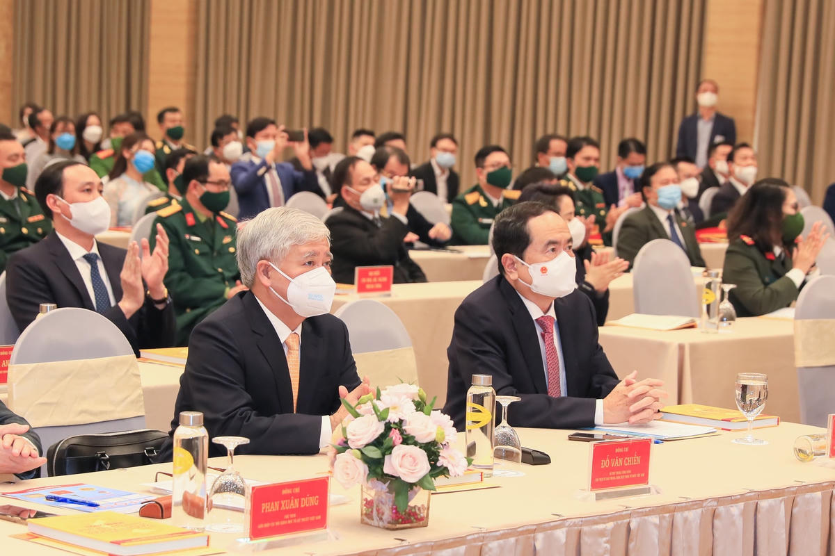 Ủy viên Bộ Chính trị, Phó Chủ tịch Thường trực Quốc hội Trần Thanh Mẫn và Bí thư Trung ương Đảng, Chủ tịch UBTƯ MTTQ Việt Nam Đỗ Văn Chiến cùng các đại biểu tại buổi Lễ.