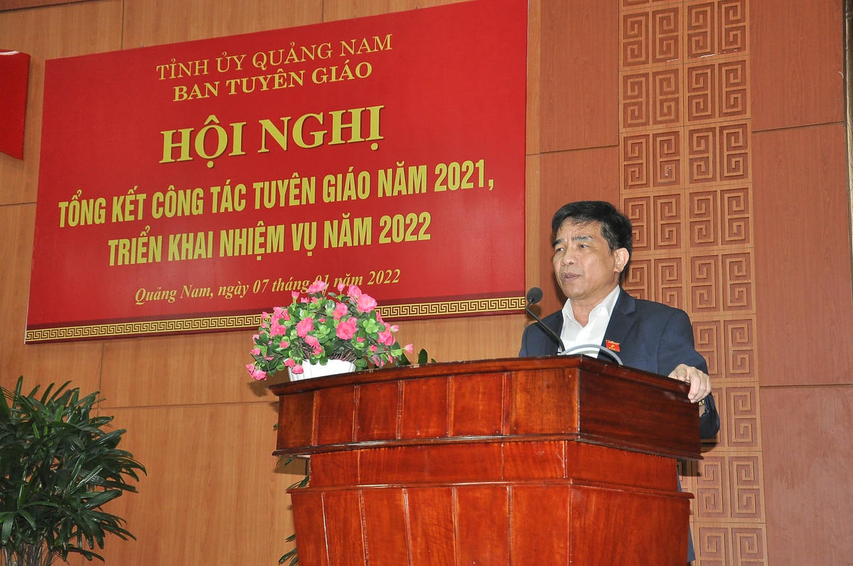 Ông Lê Văn Dũng, Phó Bí thư Thường trực Tỉnh ủy Quảng Nam phát biểu hội nghị. 