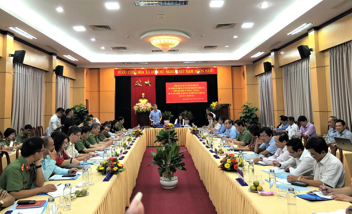 Quang cảnh buổi làm việc của Đoàn kiểm tra, giám sát bầu cử tại Quảng Ngãi.