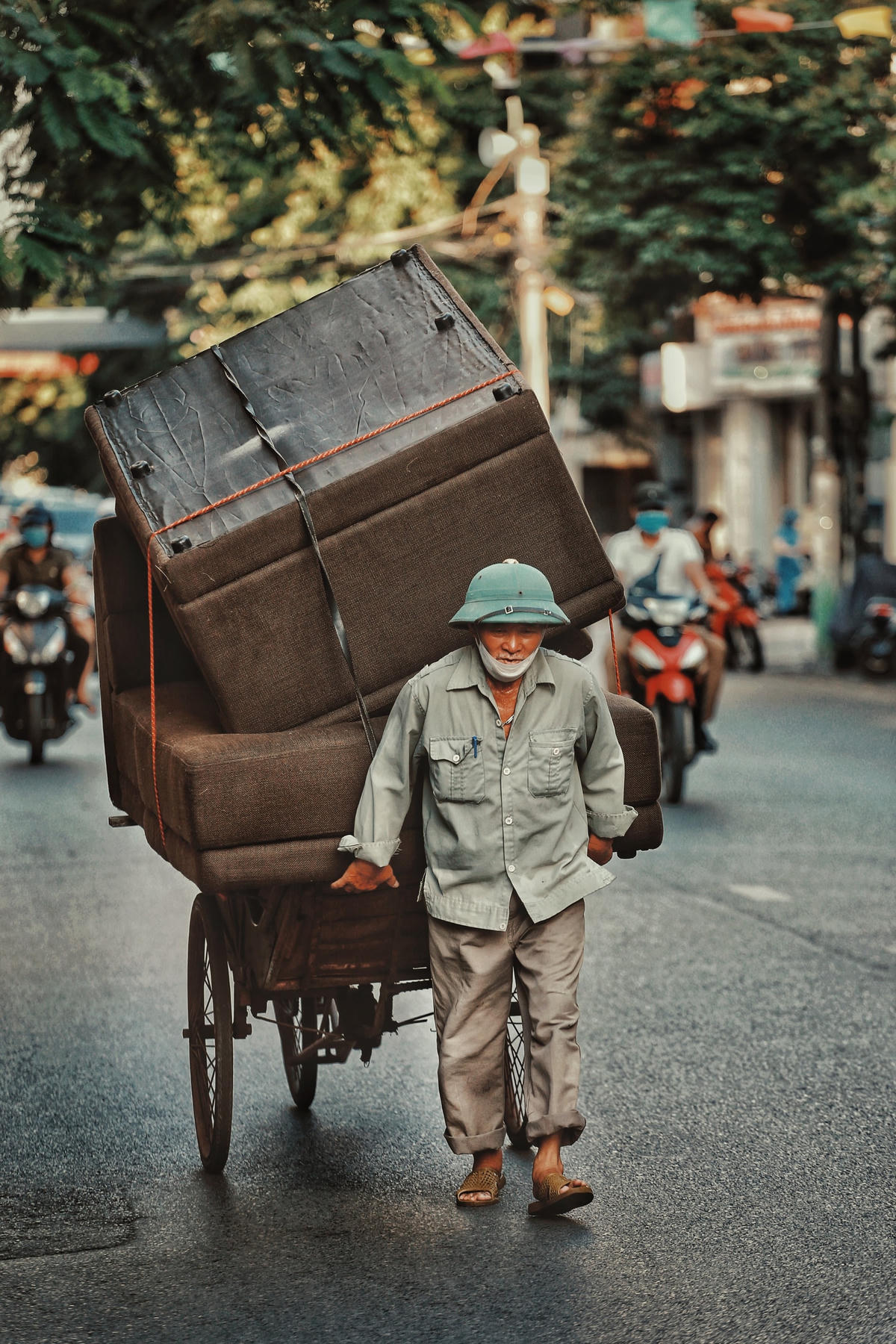 Chân dung người lao động được khắc họa rõ nét thông qua những bức hình...
