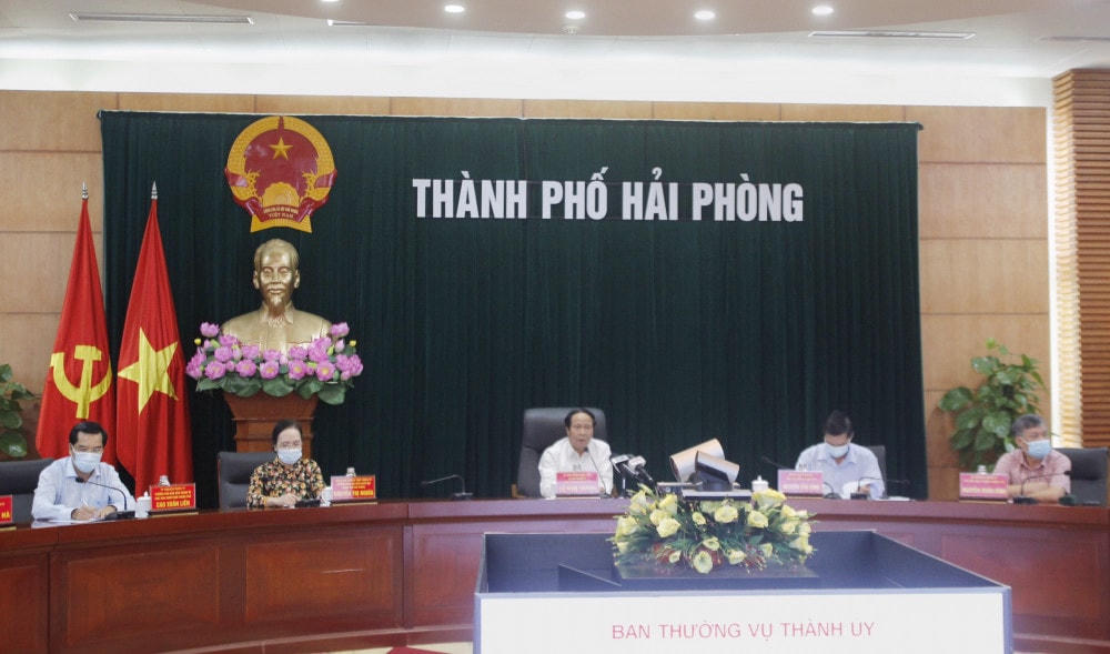 Ông Lê Văn Thành, Ủy viên Trung ương Đảng, Bí thư Thành ủy, Chủ tịch HĐND thành phố chủ trì Hội nghị.