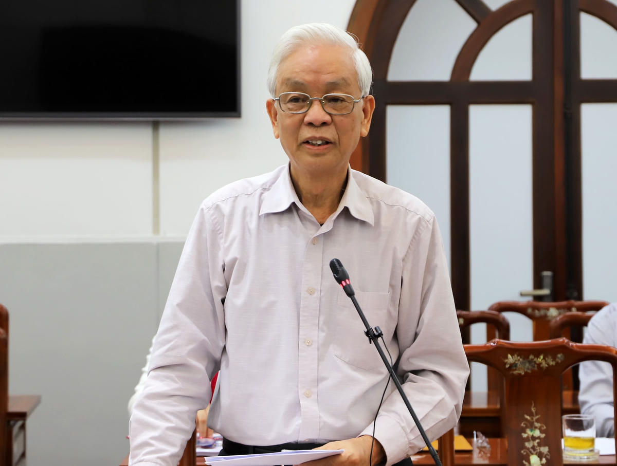 Ông Đỗ Duy Thường, Phó Chủ nhiệm Hội đồng tư vấn về Dân chủ - Pháp luật phát biểu tại Hội nghị.