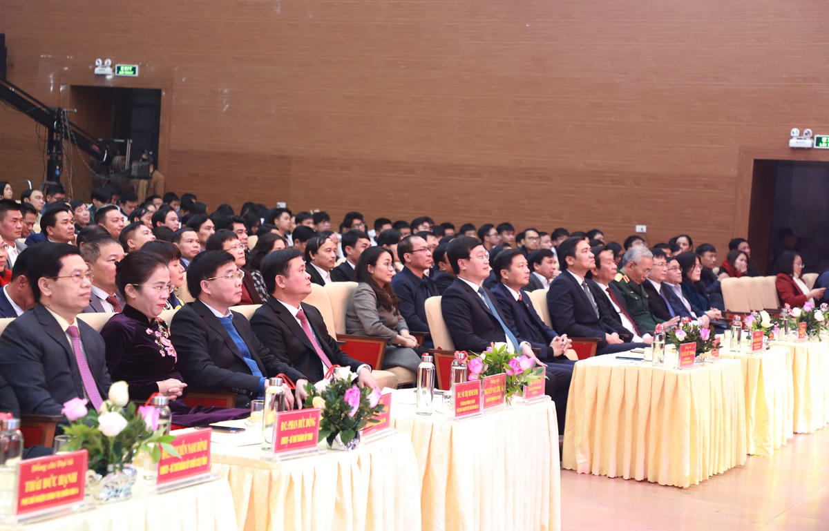 Lãnh đạo tỉnh Nghệ An tại Chương trình Tết vì người nghèo - Xuân Tân Sửu 2021