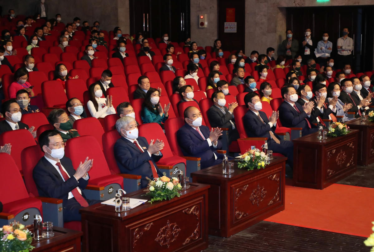 Chủ tịch nước Nguyễn Xuân Phúc, Chủ tịch UBTƯ MTTQ Việt Nam Đỗ Văn Chiến và nhiều lãnh đạo Đảng, Nhà nước dự Lễ trao giải.