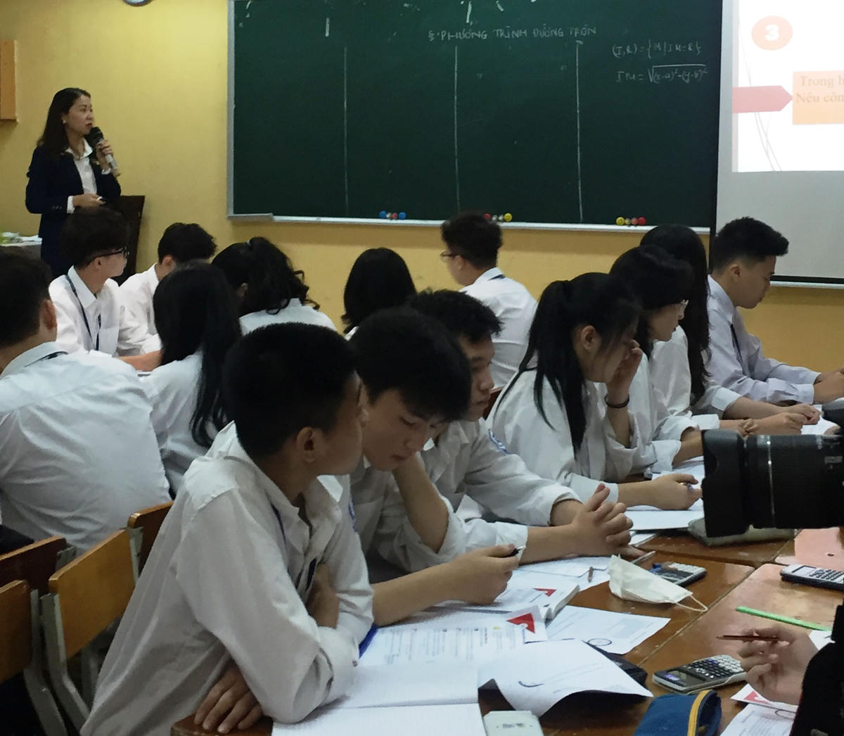 Tiết học thực nghiệm môn Toán SGK Cánh Diều tại lớp 10A1, Trường THPT Tây Hồ, Hà Nội.