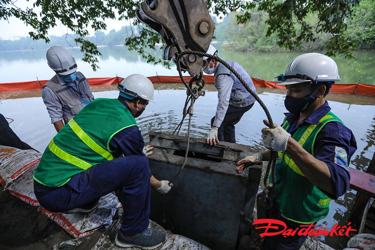 Cấu kiện được liên kết với nhau bằng ngàm âm dương, khe hở mối nối giữa hai cấu kiện kè ≤ 5 cm, chênh cao cho phép giữa hai cấu kiến ≤ 2 cm, đoạn tuyến ≤ 5 cm, độ bằng phẳng mặt trước kết cấu kè khi rà bằng thước 2 m ≤ 2cm, sai số cho phép khi đặt cấu kiện dưới nước ≤ 10 cm.