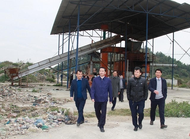 Chủ tịch UBND tỉnh Thanh Hoá Đỗ Minh Tuấn đi kiểm tra tình hình xử lý rác thải tại thị xã Bỉm Sơn.
