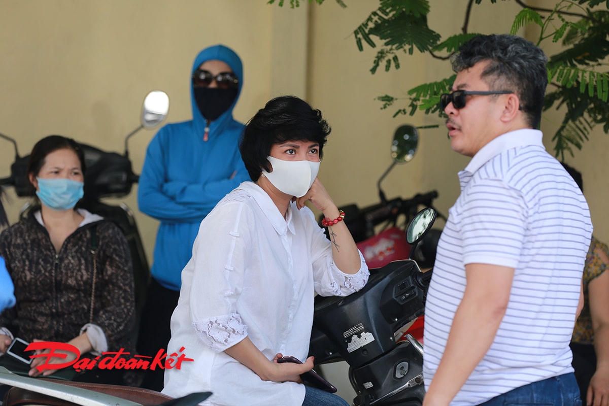 Người không đeo khẩu trang khi tiếp xúc gần với những người dù đeo khẩu trang cũng vẫn sẽ có nguy cơ gây nhiễm bệnh.