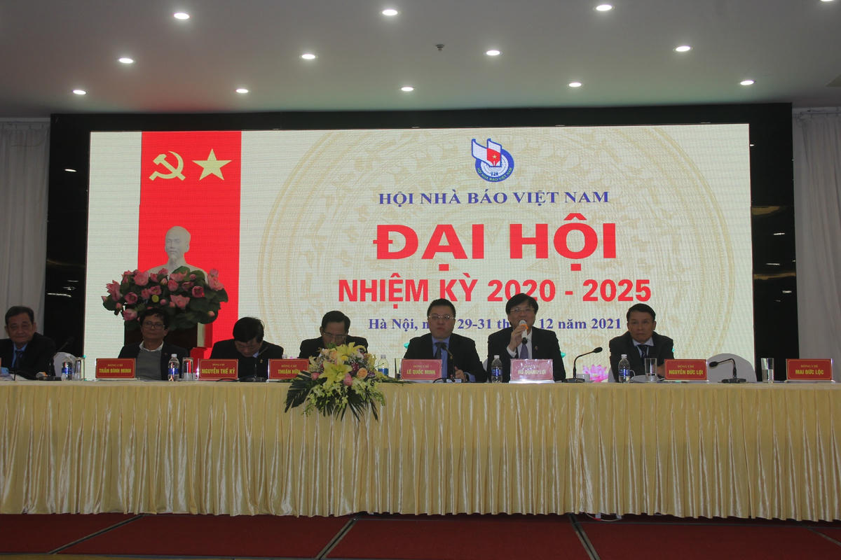 Đoàn Chủ tịch điều hành Đại hội.
