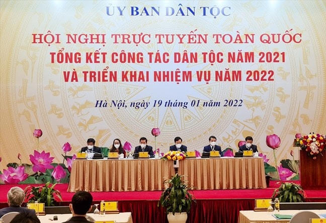 Phó Thủ tướng Thường trực Chính phủ Phạm Bình Minh, Bộ trưởng, Chủ nhiệm Uỷ ban Dân tộc Hầu A Lềnh và lãnh đạo Uỷ ban Dân tộc chủ trì Hội nghị.
