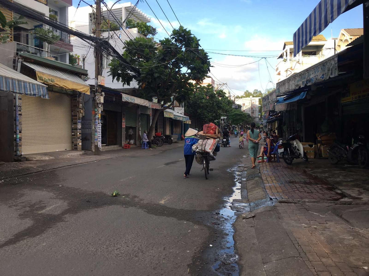 Chợ tự phát trên đường 339, TP Thủ Đức đã dừng hoạt động, ảnh chụp sáng ngày 22/6. Ảnh: Trung Lĩnh.
