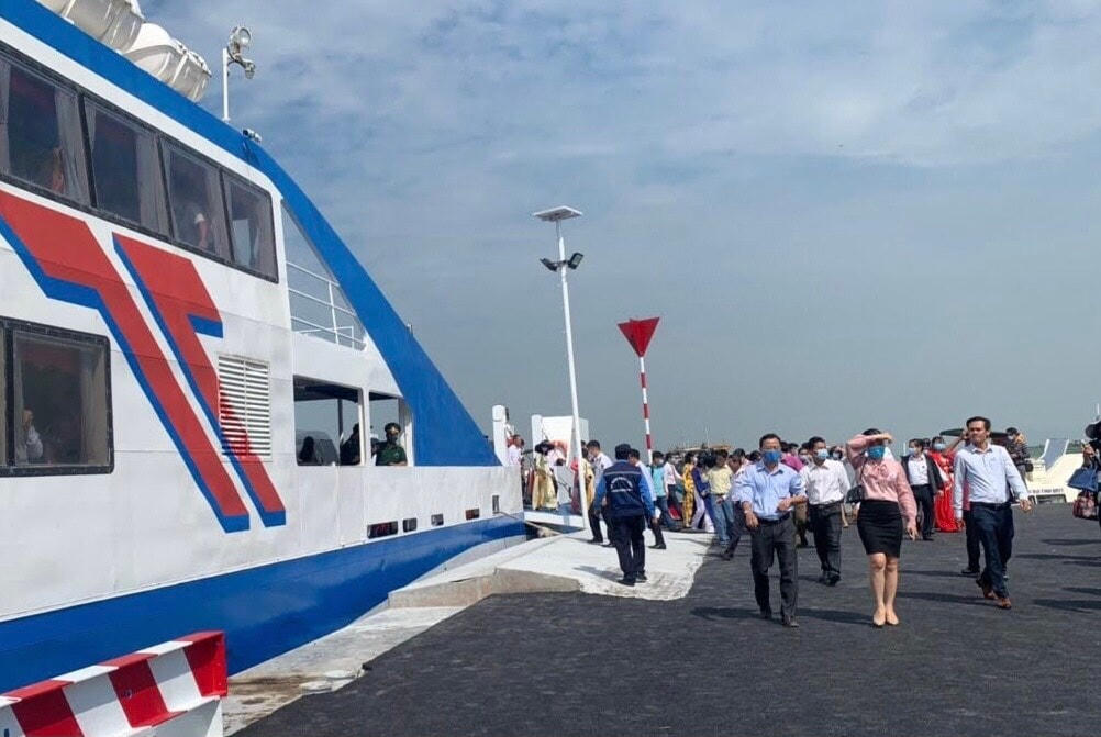 Hành khách sử dụng phà biển đông hơn dự kiến.
