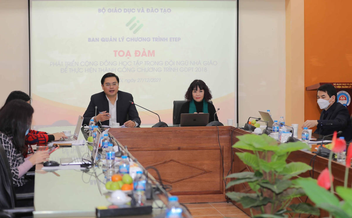 Quang cảnh buổi tọa đàm.