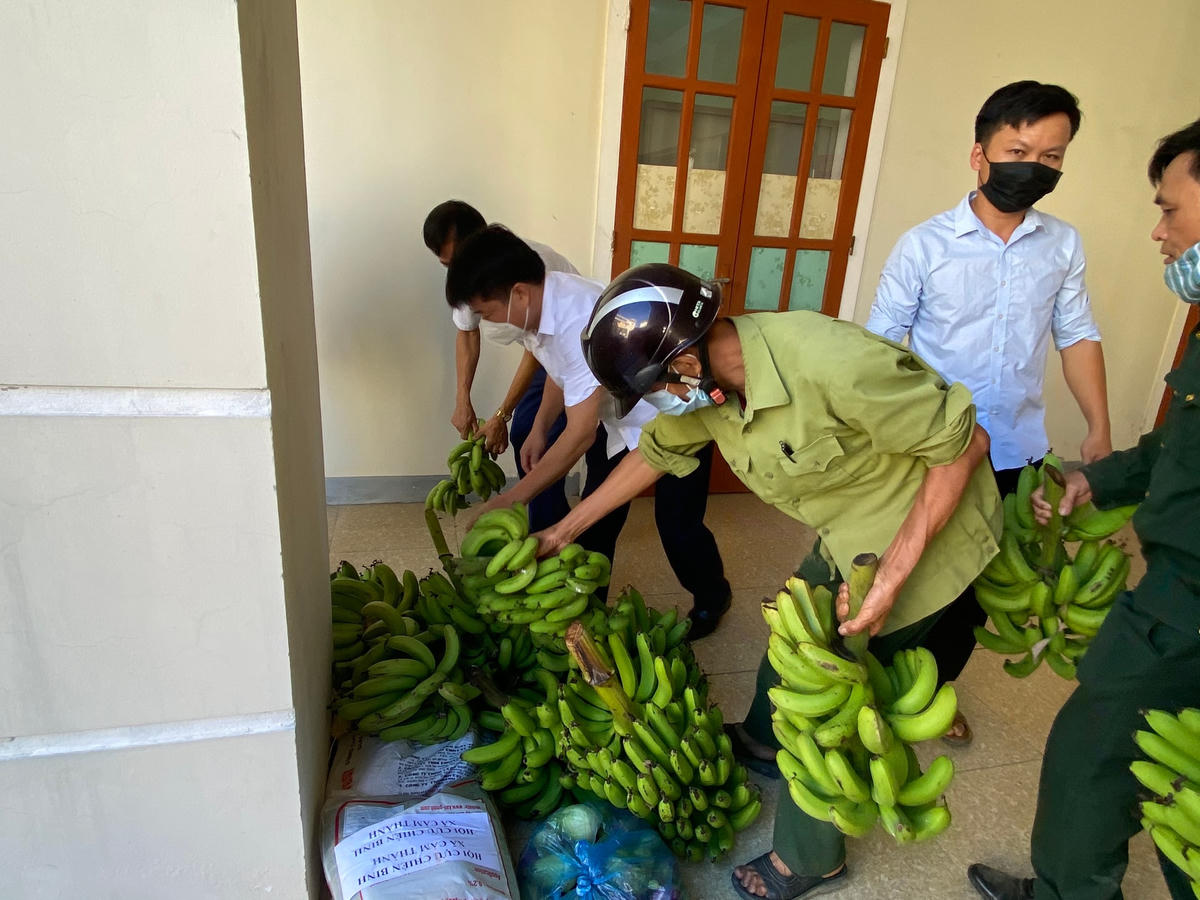 Quà quê của người Hà Tĩnh gửi tặng đồng bào miền Nam.