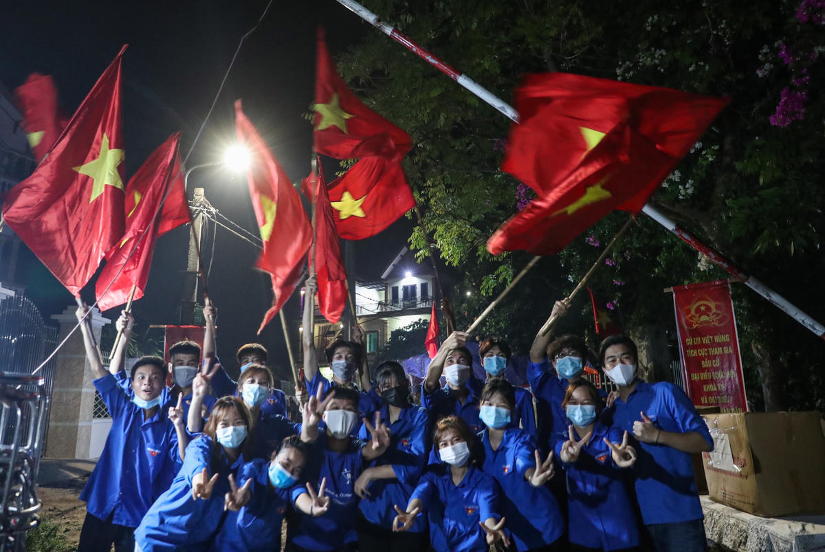 Sau 21 ngày thực hiện cách ly vì có 2 ca dương tính với SARS-CoV-2, đúng 0h ngày 21/5, thôn Lỗ Giao (xã Việt Hùng, huyện Đông Anh, thành phố Hà Nội) chính thức được dỡ bỏ cách ly.  