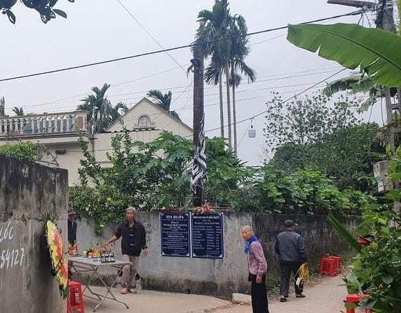 Tang lễ người sỹ quan trẻ đang được gia đình, cơ quan, đồng đội chuẩn bị tổ chức.