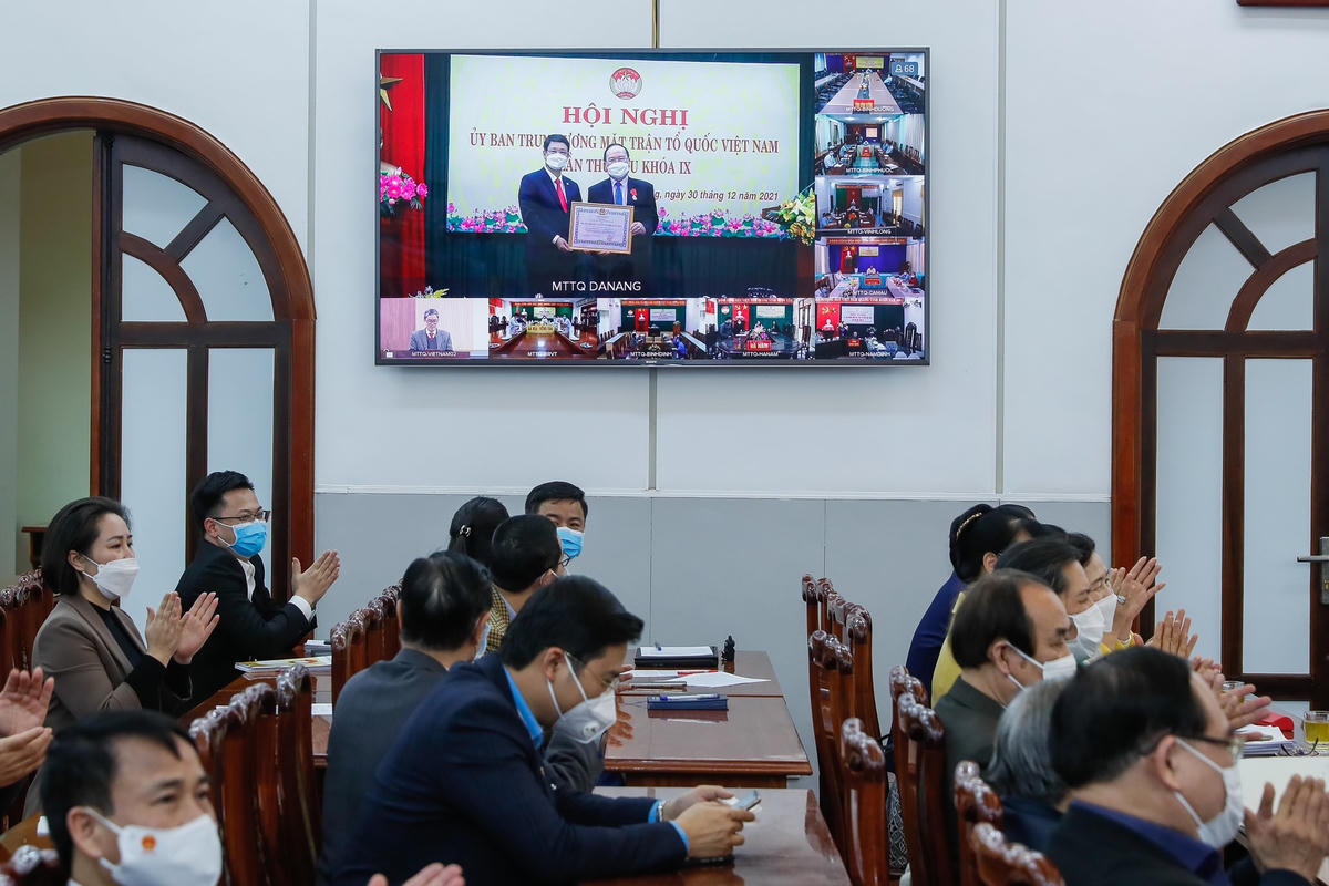 UBTƯ MTTQ Việt Nam công bố các quyết định khen thưởng cho các tập thể, cá nhân có thành tích xuất sắc trong công tác Mặt trận năm 2021.