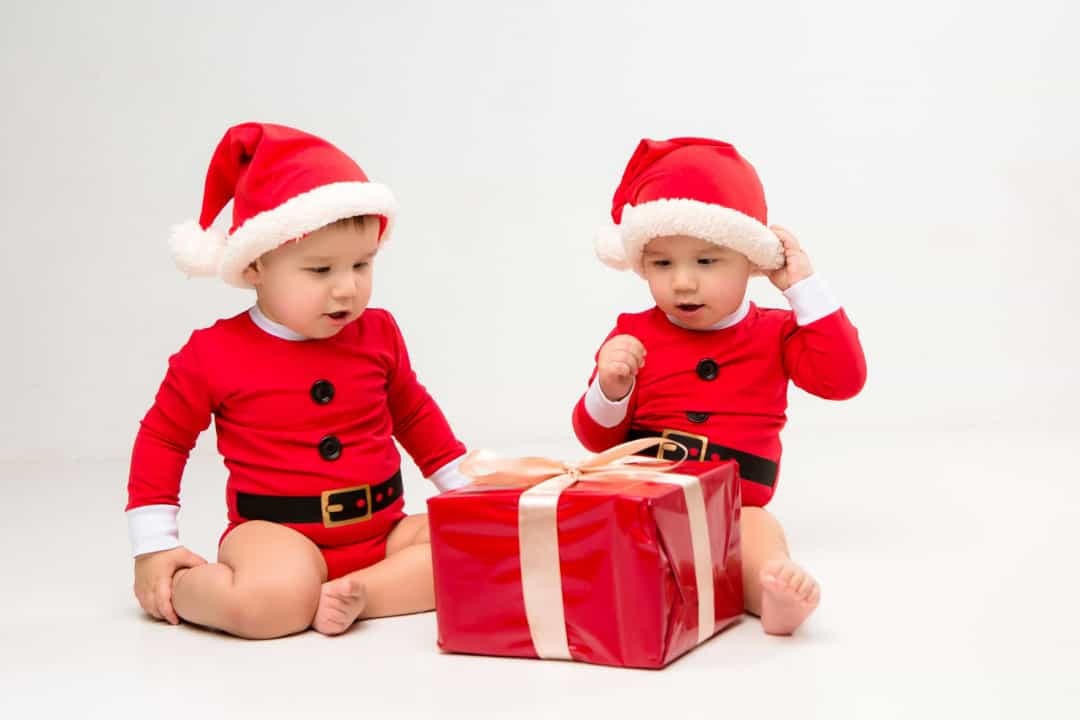 [ẢNH] Ngất ngây ngắm những 'ông, bà Noel' nhí siêu đáng yêu