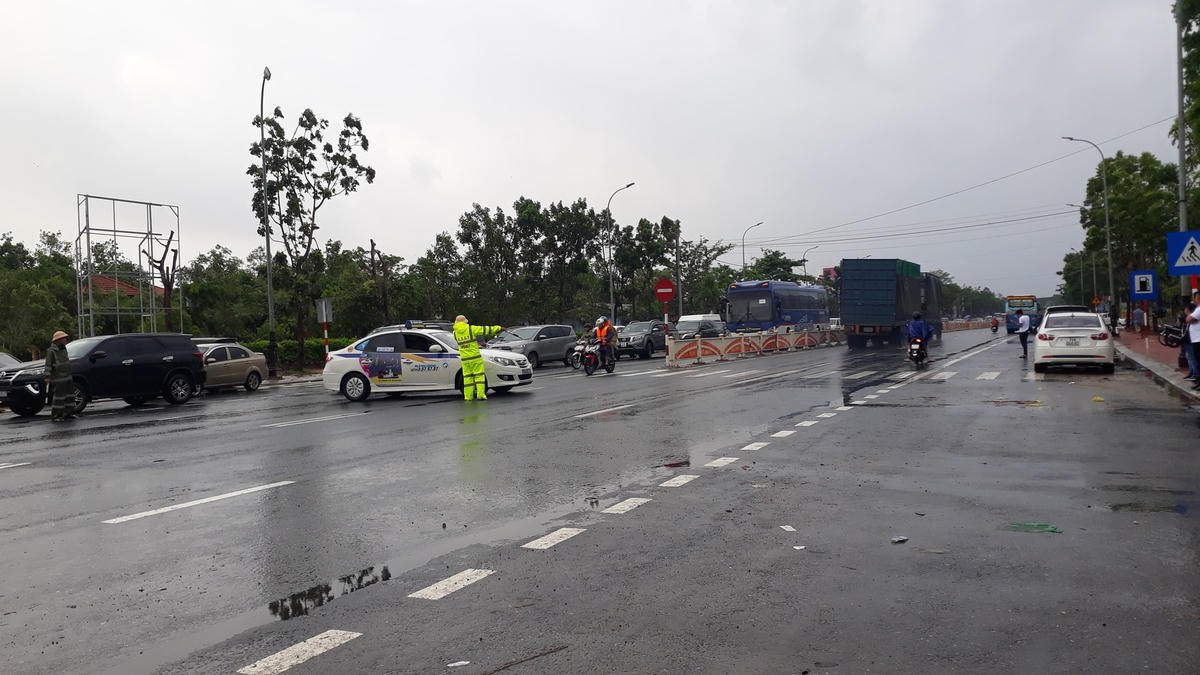 Riêng các loại xe ô tô từ 4-7 chỗ, xe máy và một số phương tiến khác buộc phải quay đầu xe.