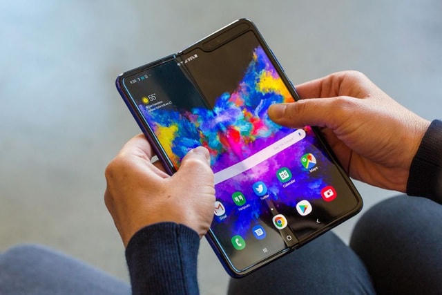 Galaxy Fold là smartphone màn hình gập đầu tiên của Samsung.  
