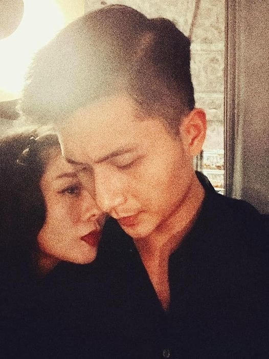 Ca sĩ Lệ Quyên đăng ảnh tình cảm bên bạn trai Lâm Bảo Châu nhân ngày Valentine.