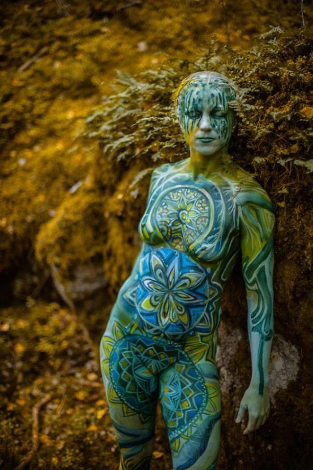 Những bức vẽ 'body-painting' của mùa thu