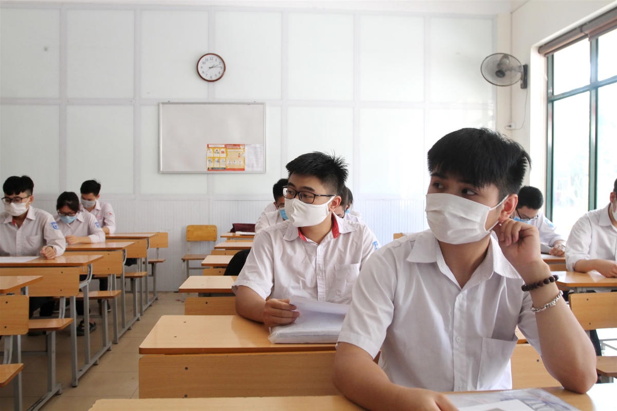 Hôm nay, thí sinh tham dự kỳ thi tốt nghiệp THPT 2021 là thủ tục dự thi.