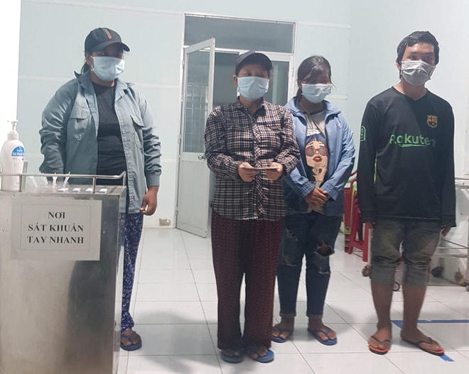 Chuyện 4 mẹ con đạp xe về Nghệ An: Tối ngủ dọc đường, quán mở mới có cơm ăn