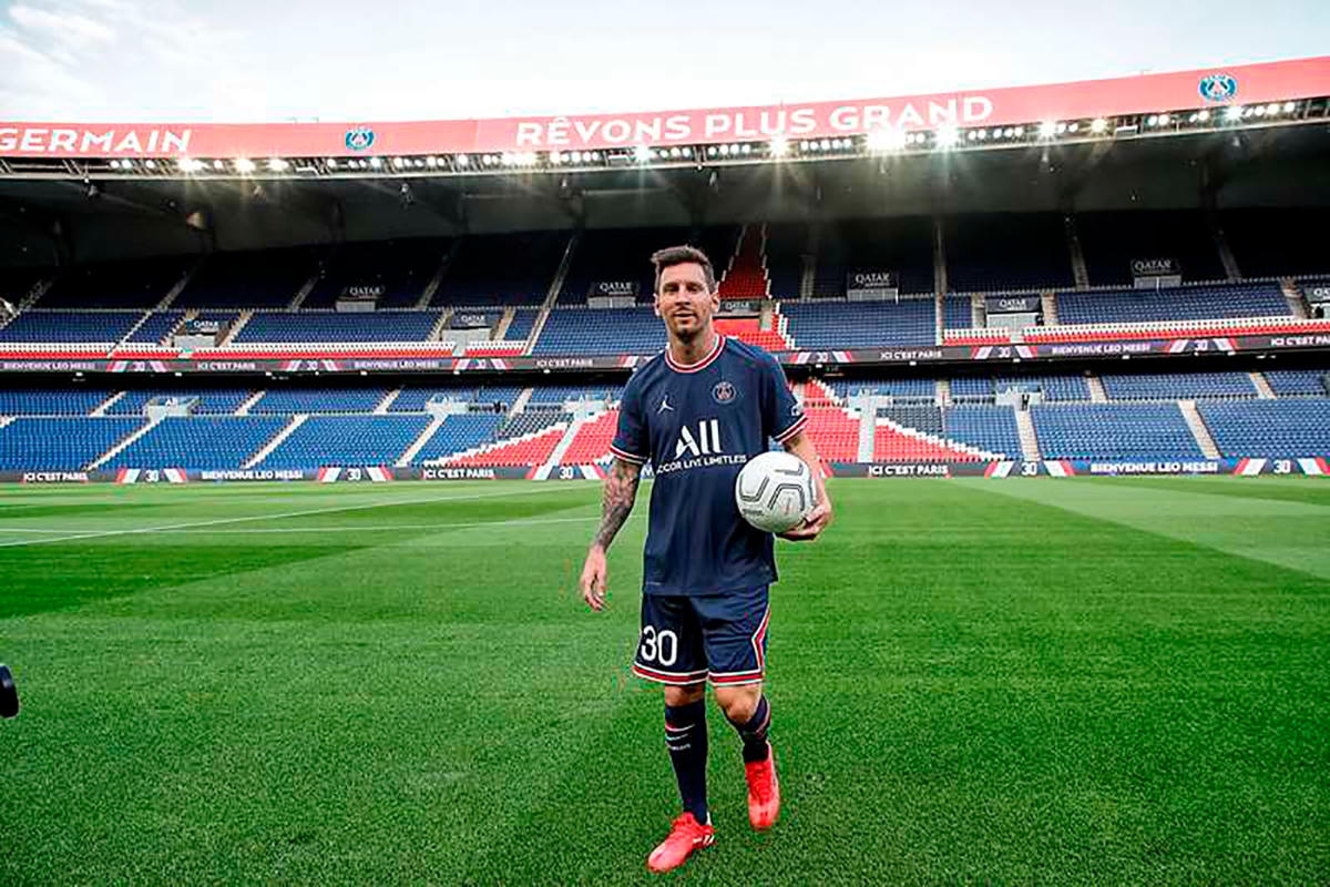 Messi chính thức 'cập bến' PSG